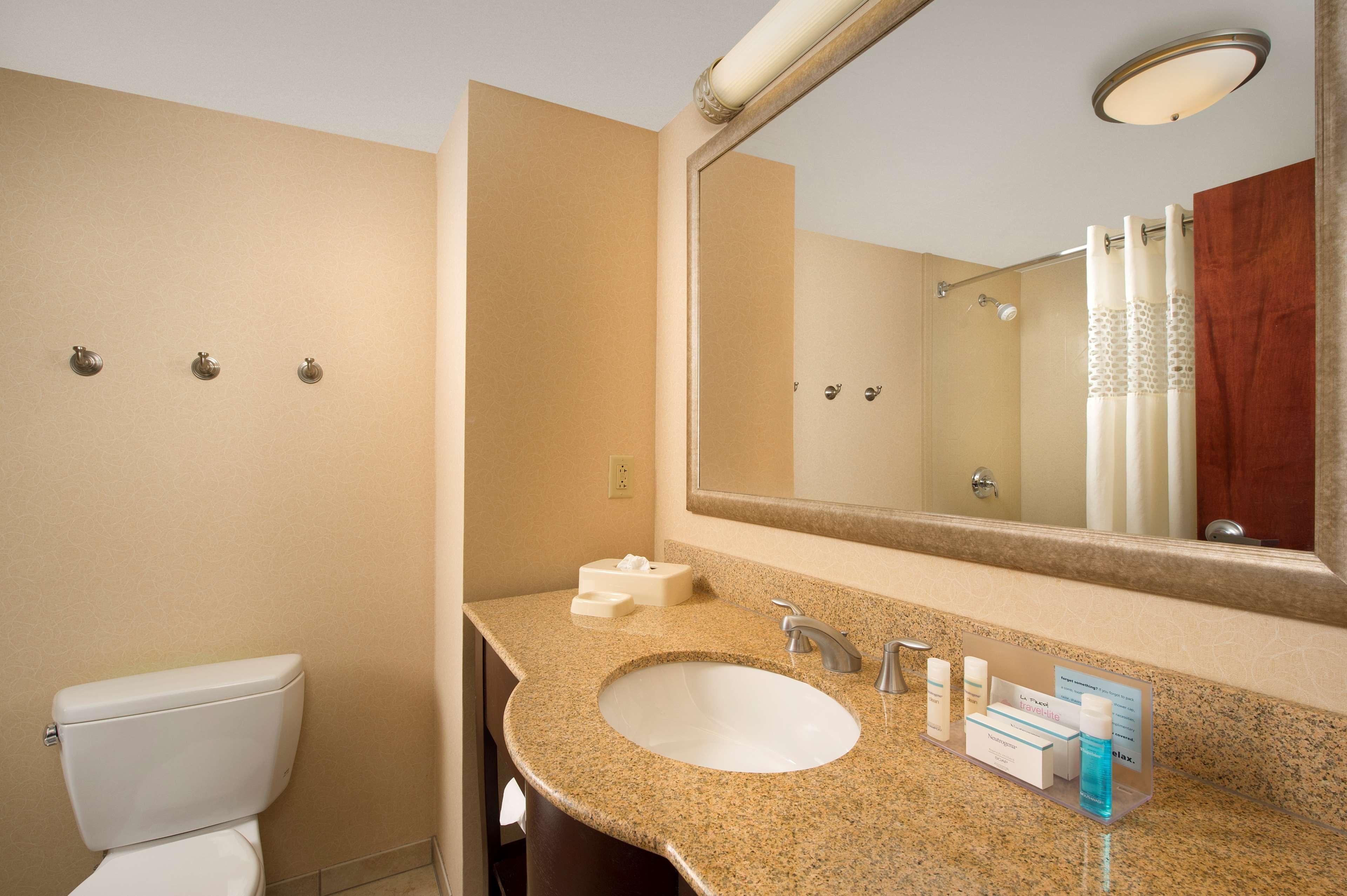 Hampton Inn Syracuse Clay Liverpool Bagian luar foto