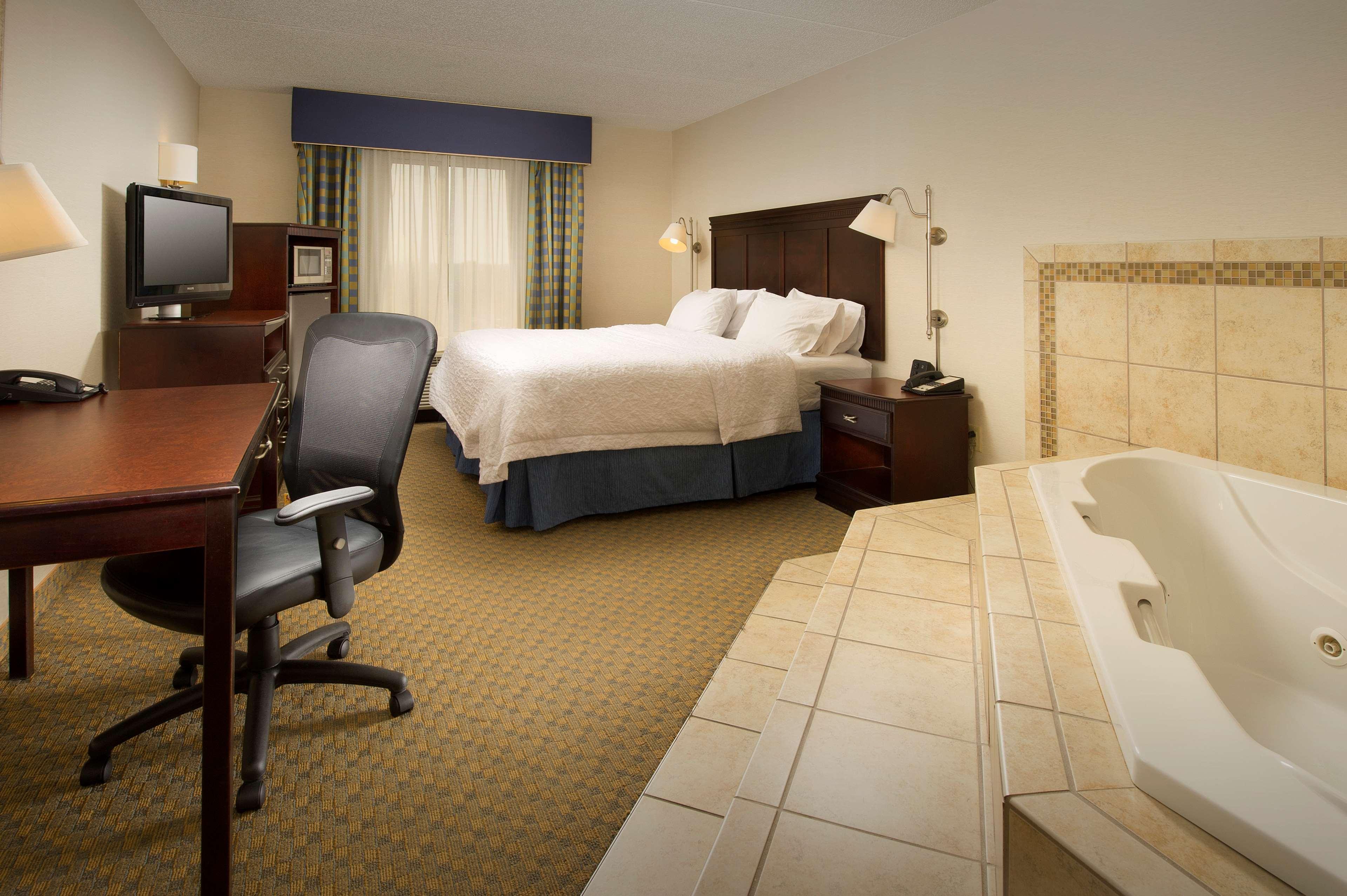 Hampton Inn Syracuse Clay Liverpool Bagian luar foto