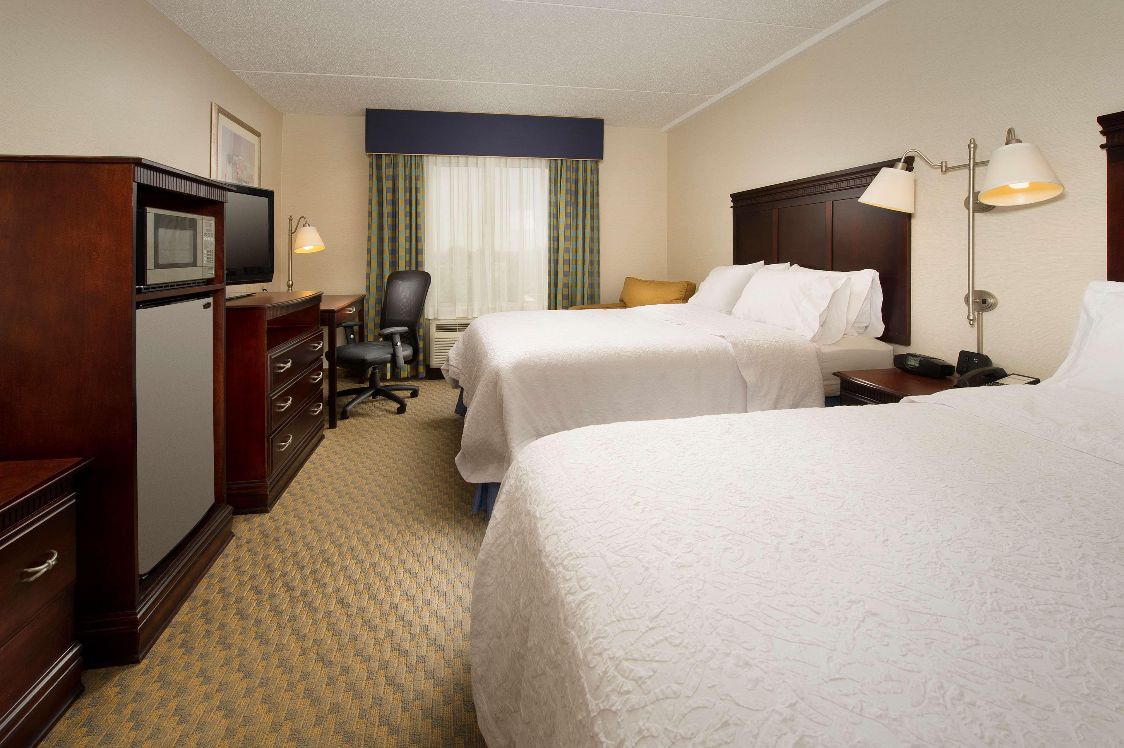 Hampton Inn Syracuse Clay Liverpool Bagian luar foto