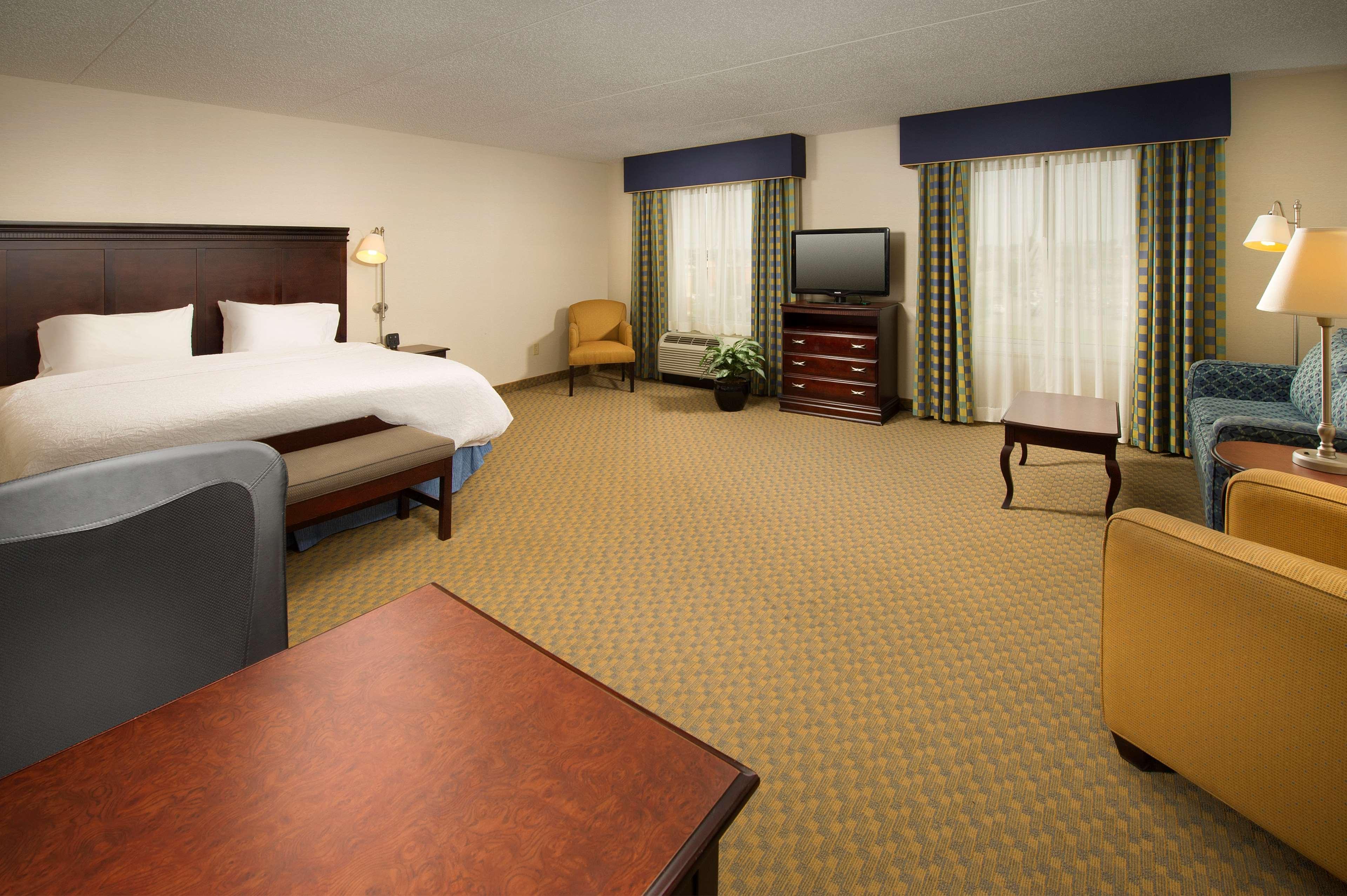 Hampton Inn Syracuse Clay Liverpool Bagian luar foto