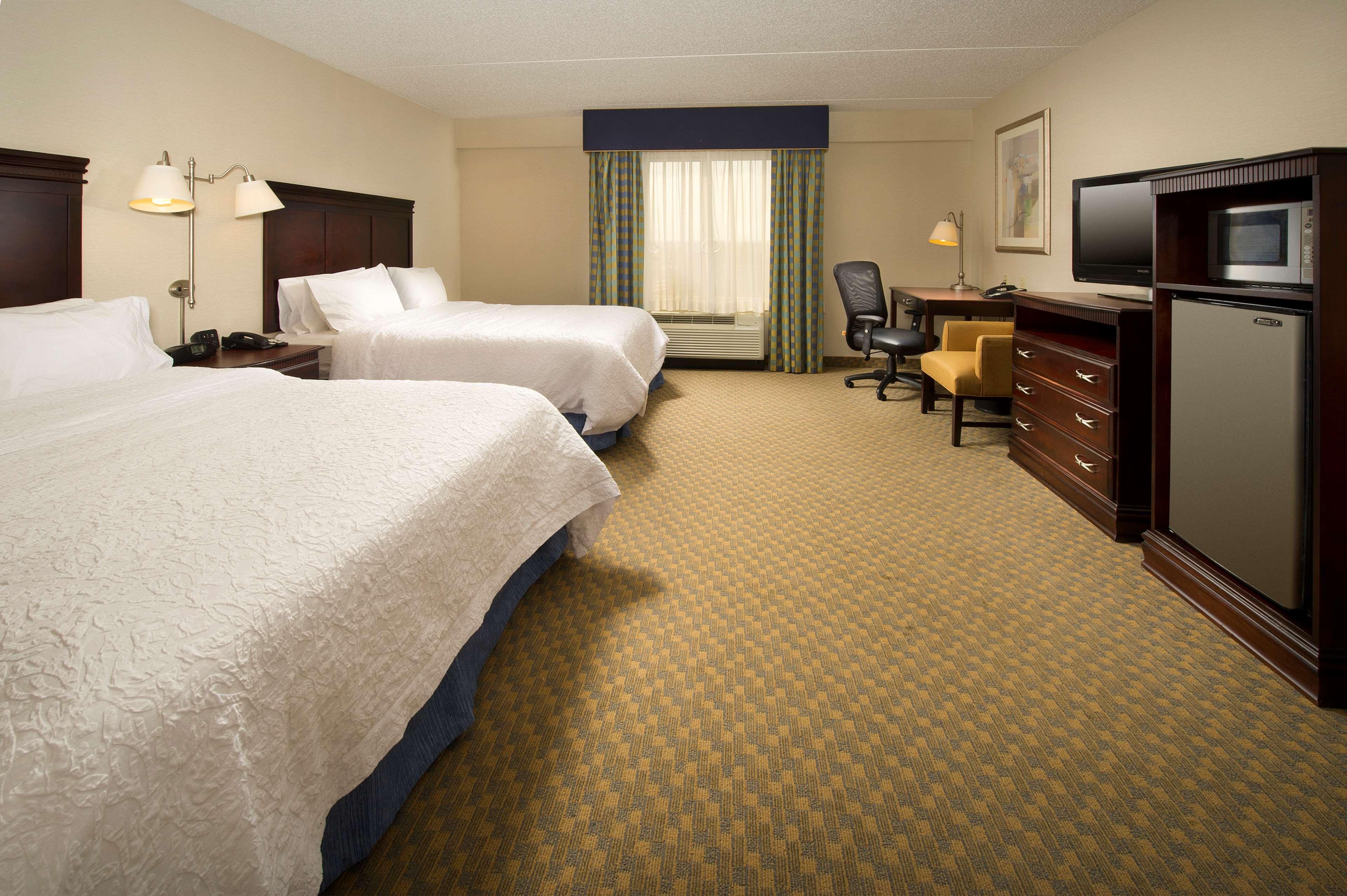 Hampton Inn Syracuse Clay Liverpool Bagian luar foto