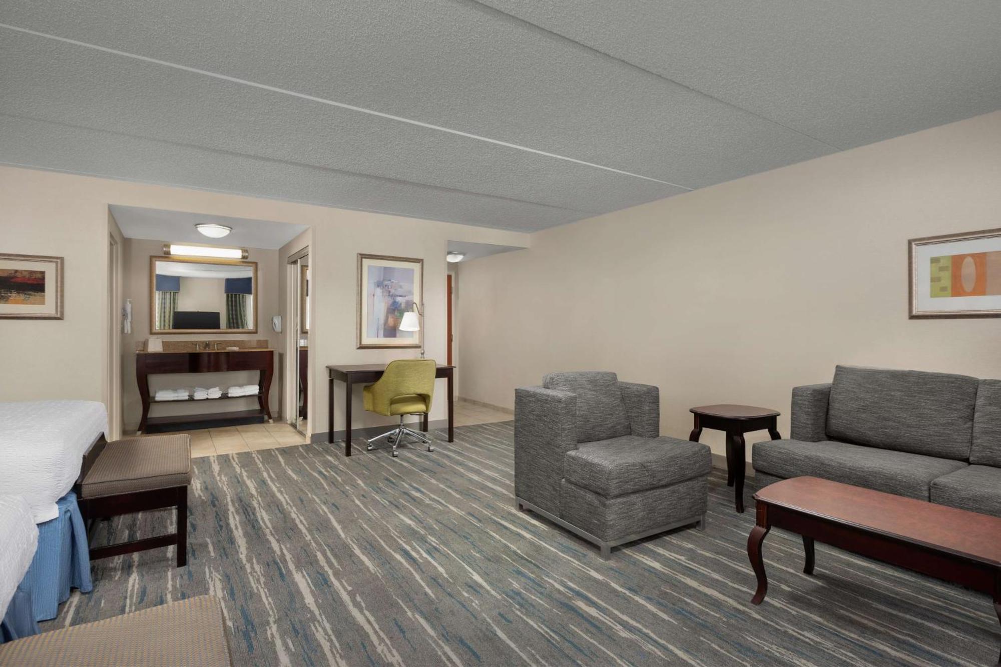 Hampton Inn Syracuse Clay Liverpool Bagian luar foto