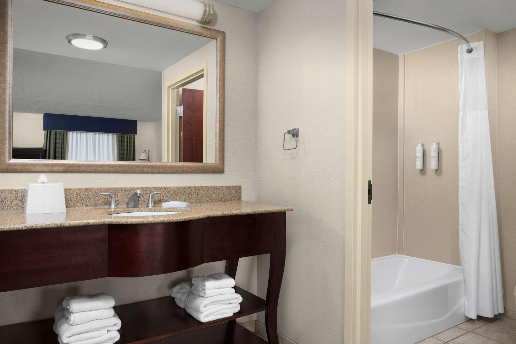 Hampton Inn Syracuse Clay Liverpool Bagian luar foto