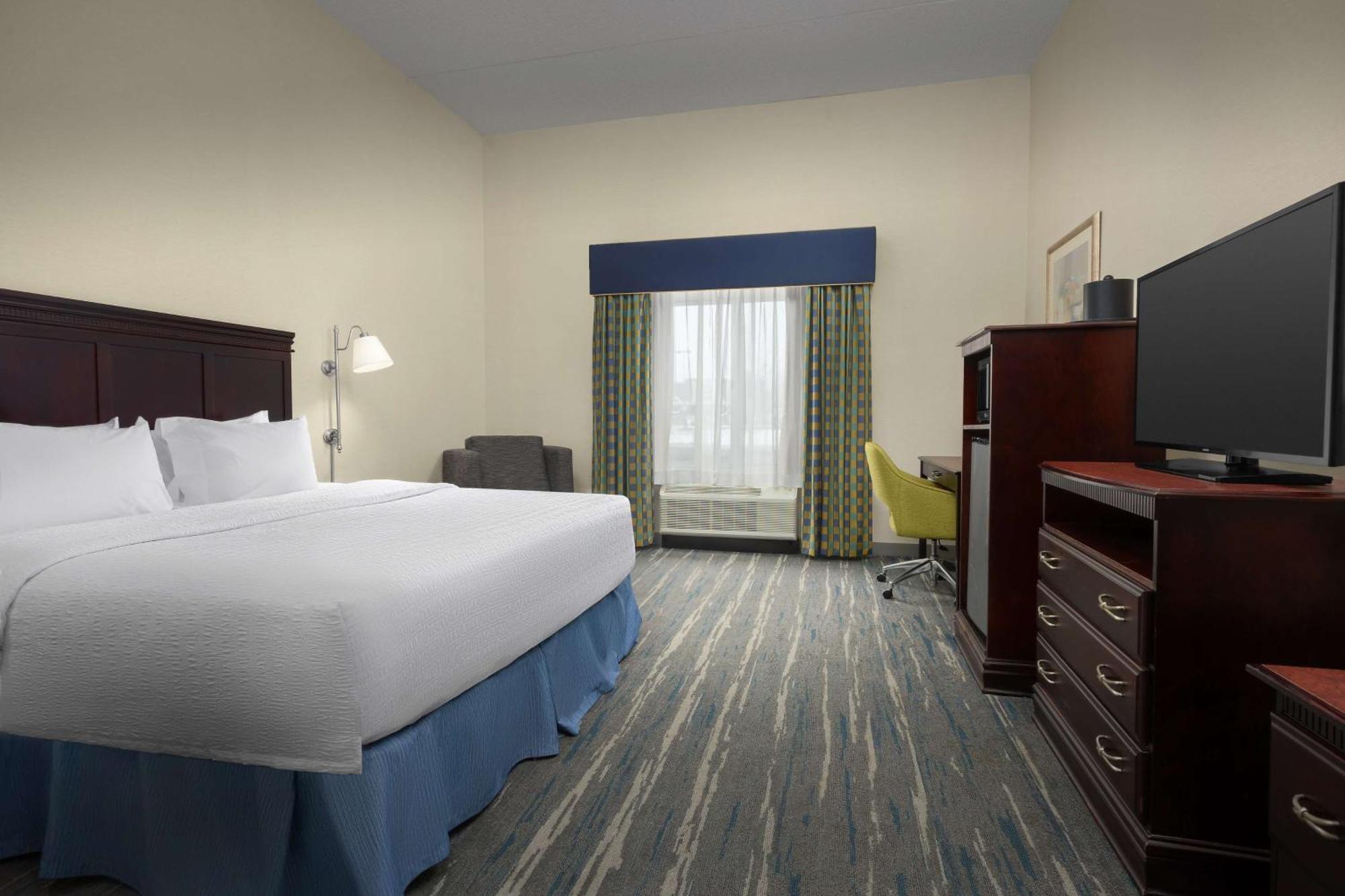 Hampton Inn Syracuse Clay Liverpool Bagian luar foto