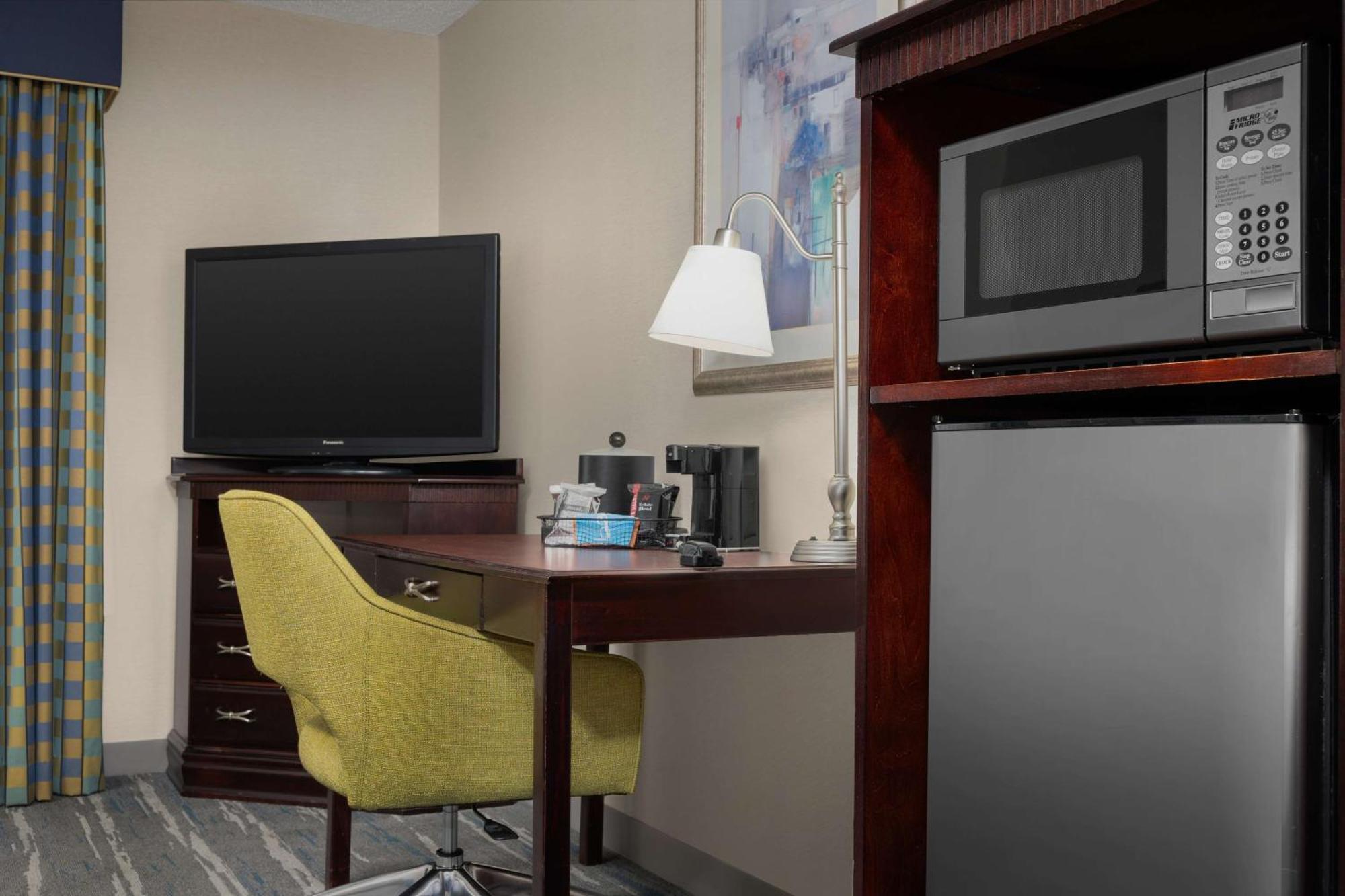Hampton Inn Syracuse Clay Liverpool Bagian luar foto
