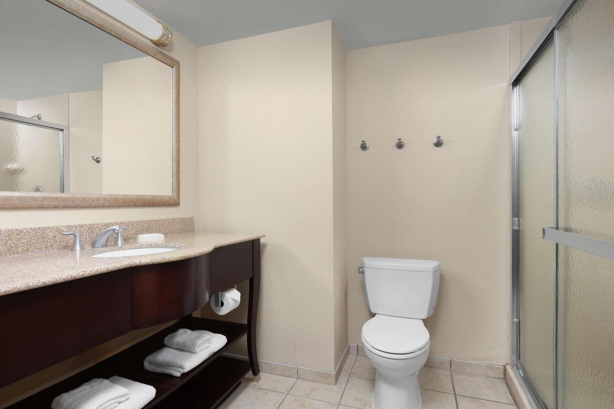 Hampton Inn Syracuse Clay Liverpool Bagian luar foto