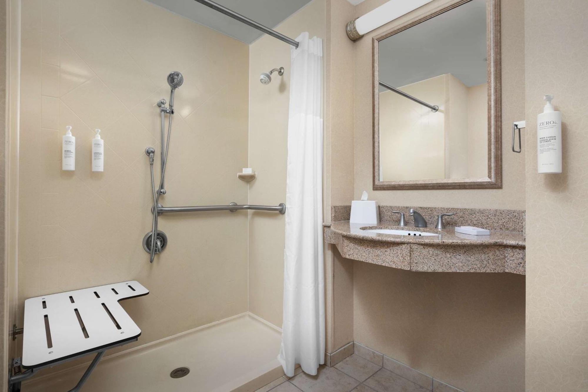 Hampton Inn Syracuse Clay Liverpool Bagian luar foto