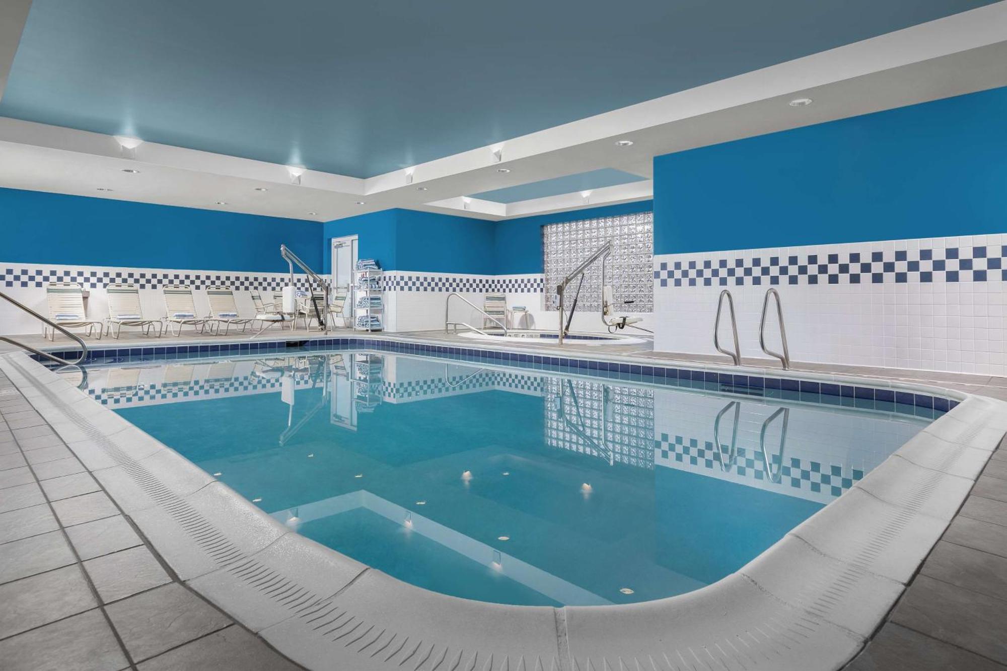 Hampton Inn Syracuse Clay Liverpool Bagian luar foto