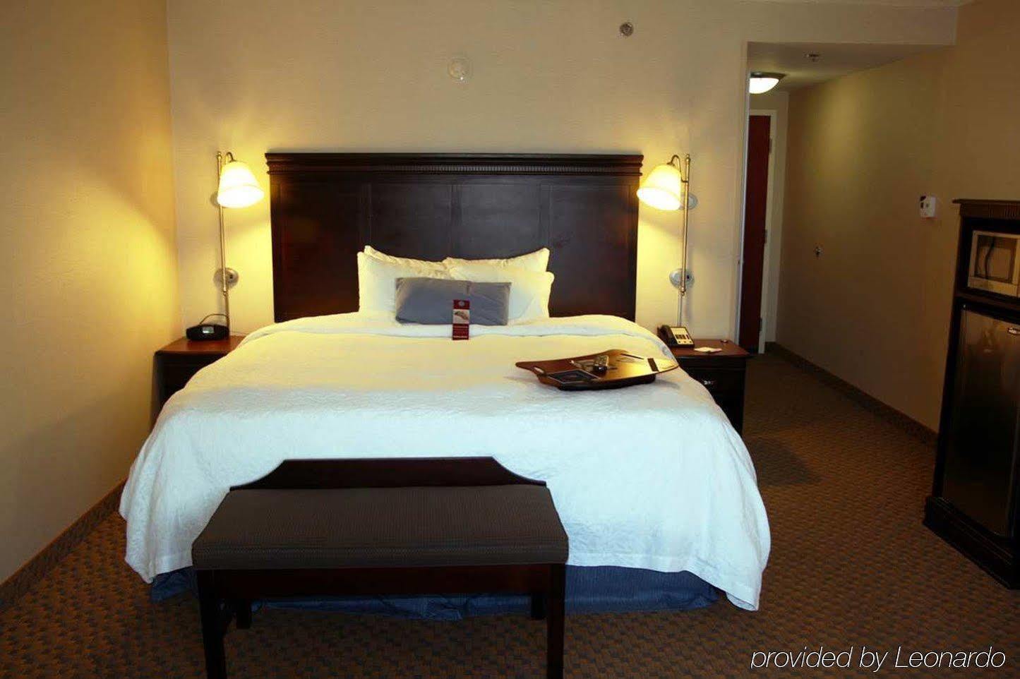 Hampton Inn Syracuse Clay Liverpool Bagian luar foto