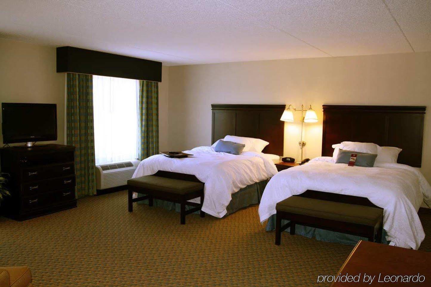 Hampton Inn Syracuse Clay Liverpool Bagian luar foto